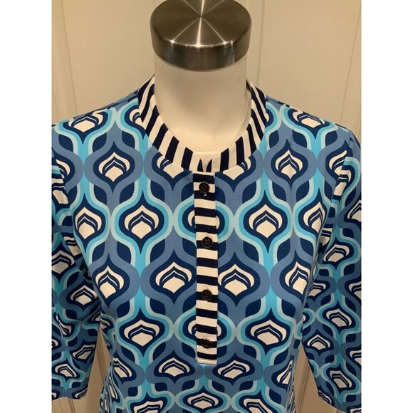 J. McLaughlin Blue & White Printed Pop-over Shirt, Size Small - Picture 2 of 7